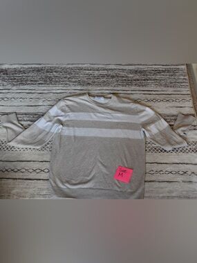 Old Navy Men’s Cream and White Striped Long Sleeve Crewneck